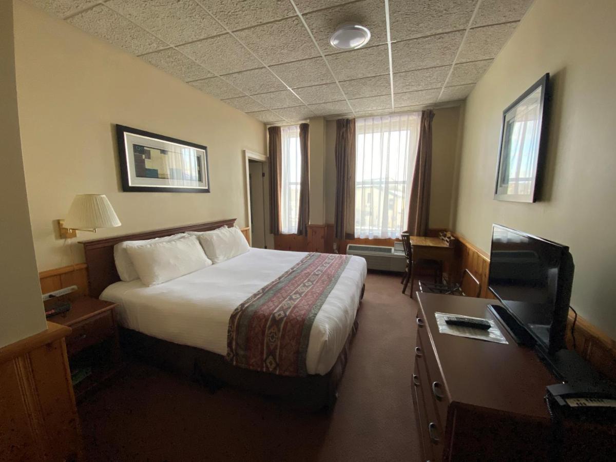 Bedford Hotel *