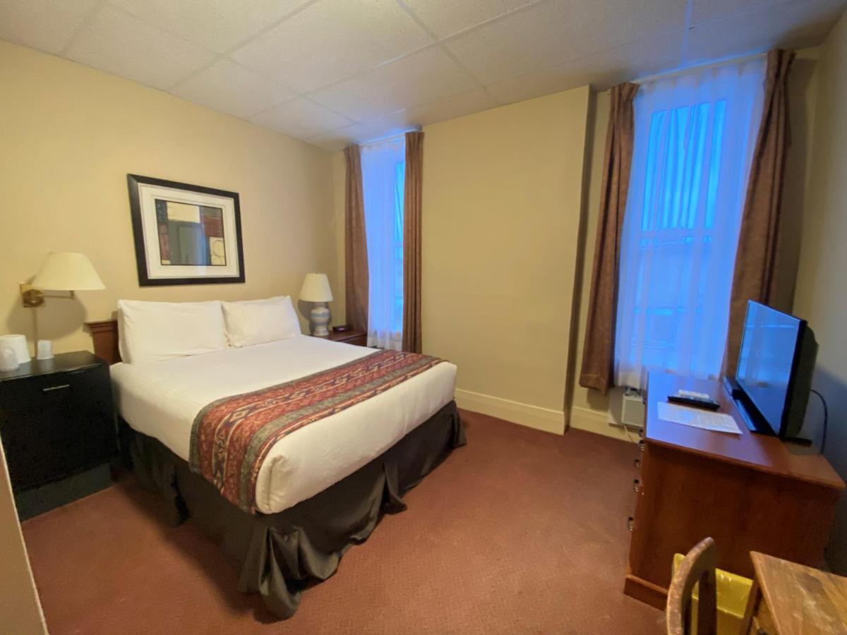 Bedford Hotel *